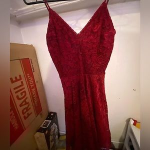 It’s a Small and I’ve only worn it once! It’s in great condition!